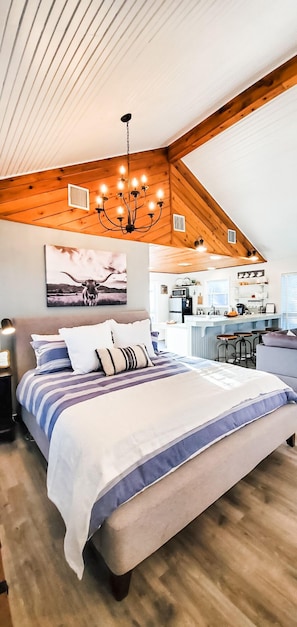 Guest House King Bed 