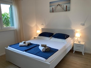 Schlafzimmer 1