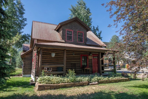 Exterior - Elk Ave Front Porch