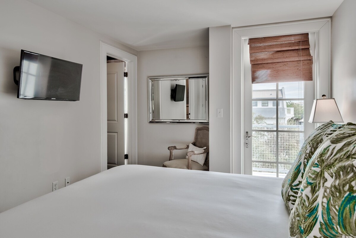 Savannah 1E— Classic Rosemary Beach Condo with Gulf Views