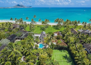 Luxury Kailua Shores Estate - Beach Front