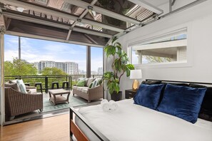 Wake up to an excellent view of the Gulch skyline!