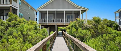 Exterior / Dock