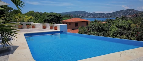 Infinity Pool overlooking Playa La Ropa