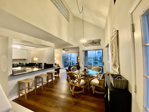 High ceilings, snack bar & eating area