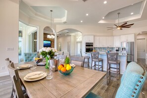dining area with seating for 6