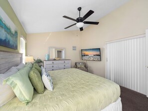 Lovely King Size Bedroom with Flat Screen TV