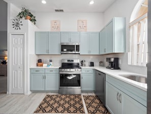 Gorgeous Kitchen with Basic Kitchen Starter Essentials and Breakfast Table