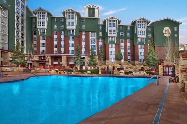Marriott's MountainSide_1.jpg