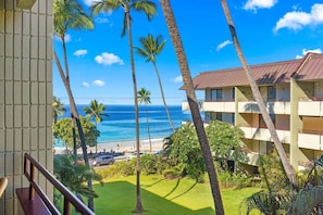 Steps away from the famous Magic Sands Beach 