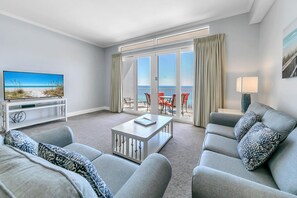 Laketown Wharf 2013
