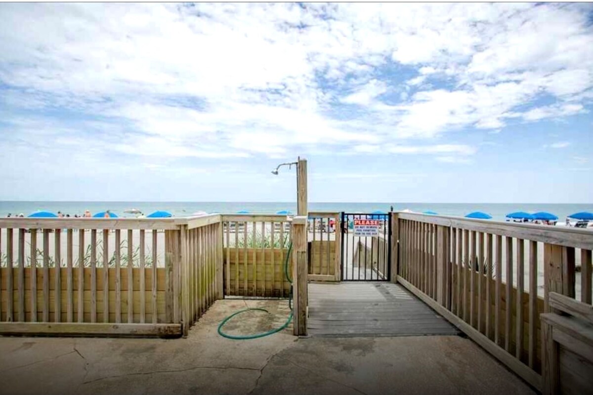 Coastal Chic!  Oceanfront condo – 3br 2ba