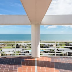 7th Floor Common Sundeck