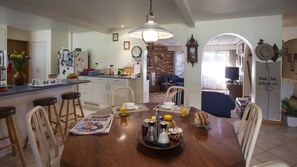 Breakfast Room - communal area