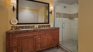 mcolr-bathroom-0101-hor-wide.jpg