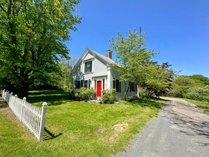Unique Antique near many Beaches! 