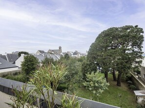Sky, Cloud, Plant, Plant Community, Building, Tree, Land Lot, Urban Design, Window, House