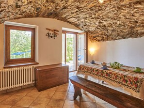 Property, Window, Wood, Interior Design, Building, Lighting, Architecture, Flooring, Floor