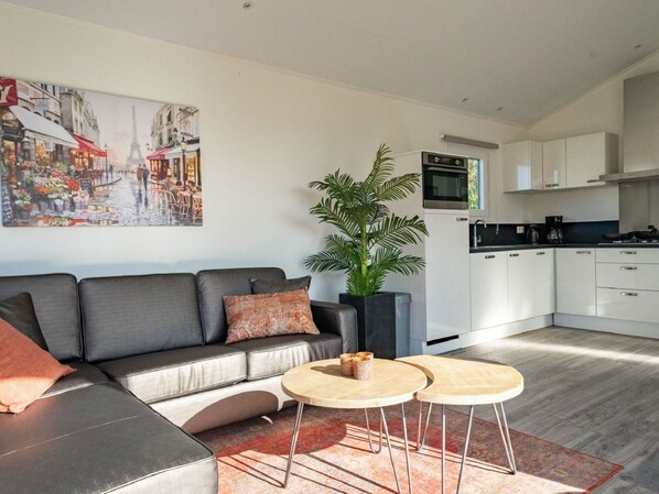 Eigentum, Möbel, Cabinetry, Couch, Pflanze, Bilderrahmen, Tabelle, Blumentopf, Interior Design, Zimmerpflanze