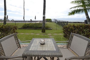Outdoor seating on private lanai