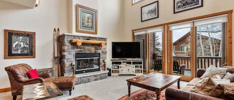 Living Area w/ Fireplace and TV