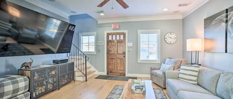 Tuscaloosa Vacation Rental | 2 Stories | 2BR | 2.5BA | 1,160 Sq Ft