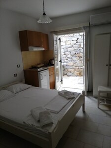 "Lygdamis Hotel" Budget double Studio In the heart of Naxos