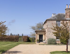 Seaview House - enter into the porch / boot room of this converted Georgian farmhouse