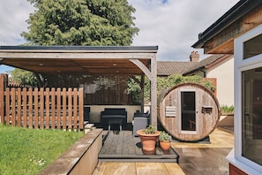 The hot tub and sauna at Steward's Cottage, Welsh Borders