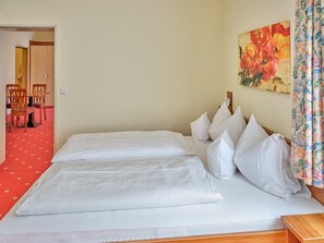 Ferienwohnung mit Balkon-Schlafraum 74.jpg