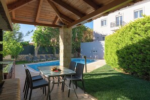 Cosy afternoons by the BBQ for all the family. 
