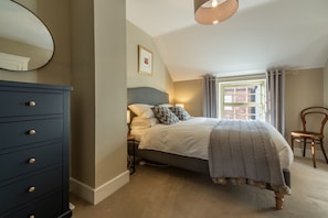 Foxhill House, South Creake: Spacious master bedroom