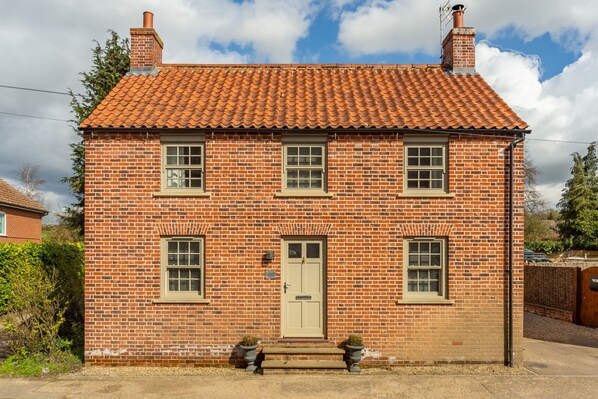 Foxhill House, South Creake: An elegant double fronted hideaway