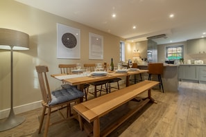 Foxhill House, South Creake: Looking to the kitchen from the dining area