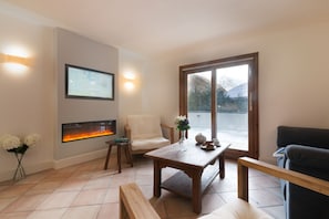 Living room with a Mont Blanc view, HDTV & electronic fireplace