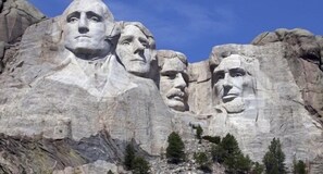 MOUNT RUSHMORE - 75 minutes away!!