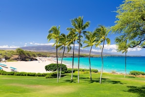 Exclusive access to two world class hotel and beaches with Mauna Kea Club privileges