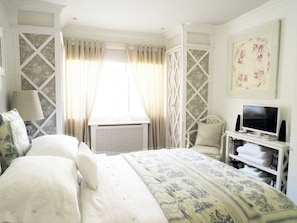 Bedroom 2, double bed