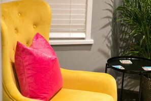 ''Really fabulous stay - everything felt clean and homely and we had everything we needed. The bright colours, style and simplicity made us feel happy and relaxed. So beautifully uncluttered!''

Hana
