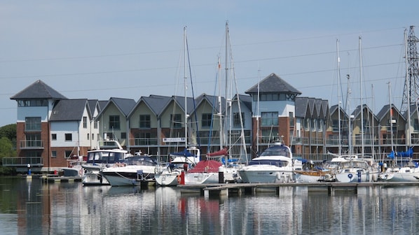 Island Harbour Marina 