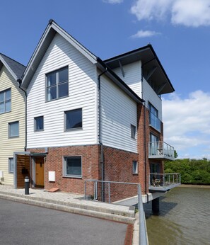 Yachtsman's Tower 