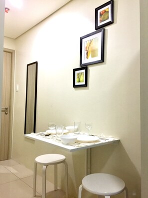 Fabulous Studio Unit near MOA and Makati