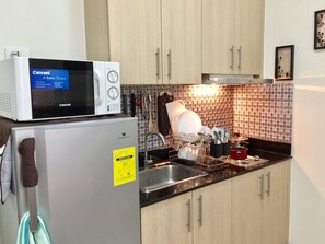 Fabulous Studio Unit near MOA and Makati