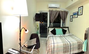 Fabulous Studio Unit near MOA and Makati