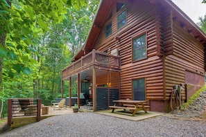 Yard Space | Fire Pit | Hot Tub