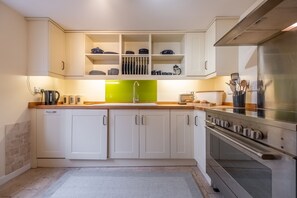 Ayres Cottage, Burnham Thorpe: Kitchen with Range-style cooker