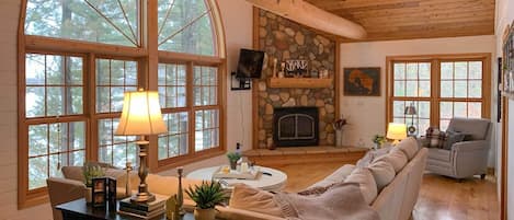 Viola Lake Vacation Rental | 3BR | 2BA | 2,800 Sq Ft | Stairs Required