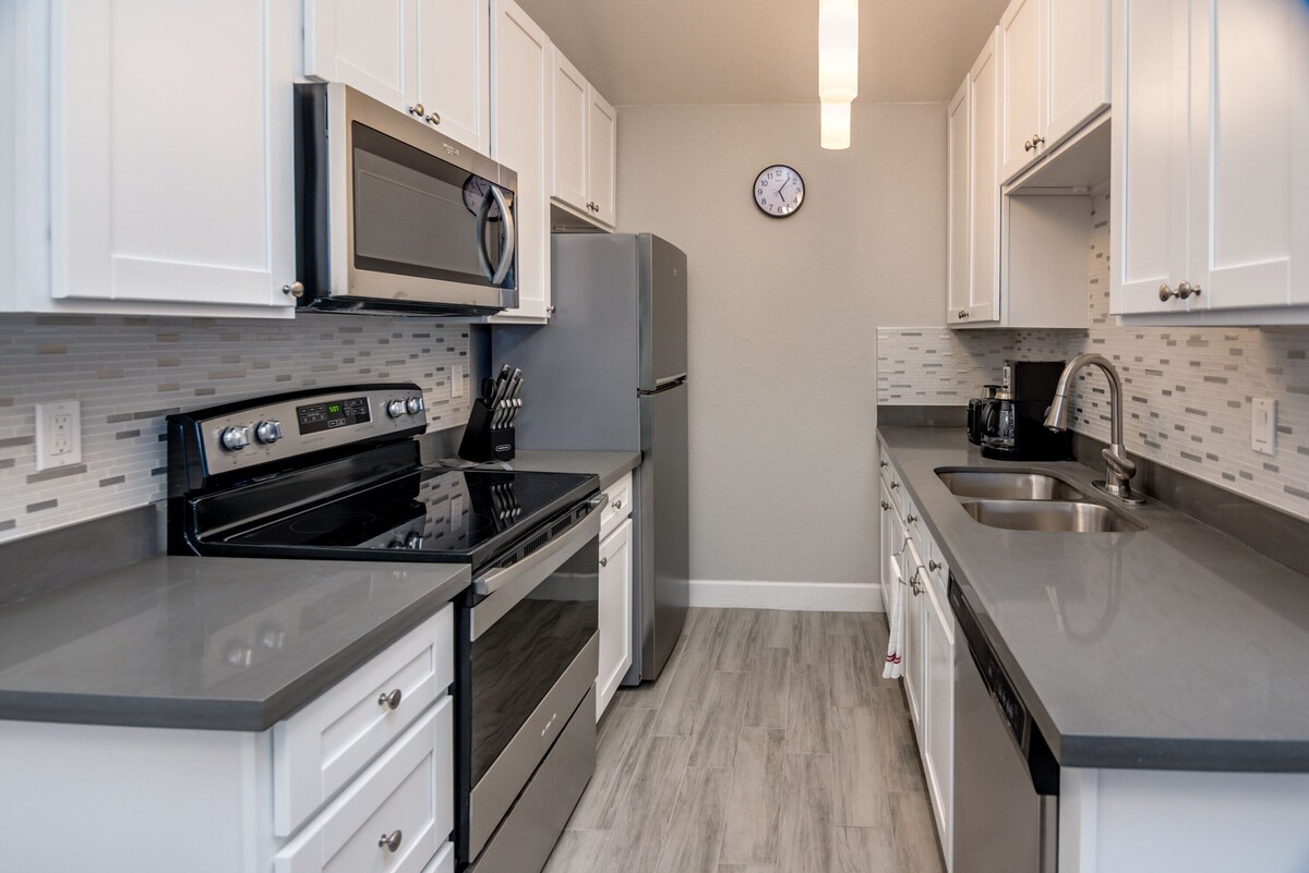 Centrally Located Cozy Modern Condo