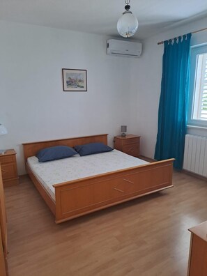 Schlafzimmer 2