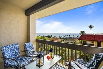Kona Mansions D231: Cozy Oceanview Condo w/ AC, Shared Pool & BBQ Area